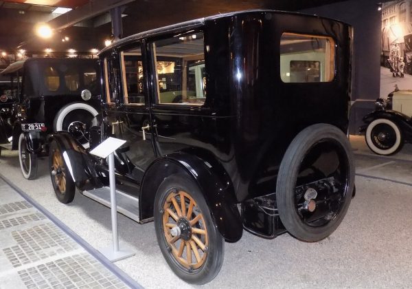 Chevrolet FB 40 Sedan