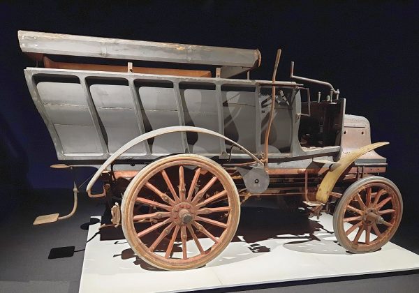 Daimler 6 HP Six-Seat Brake