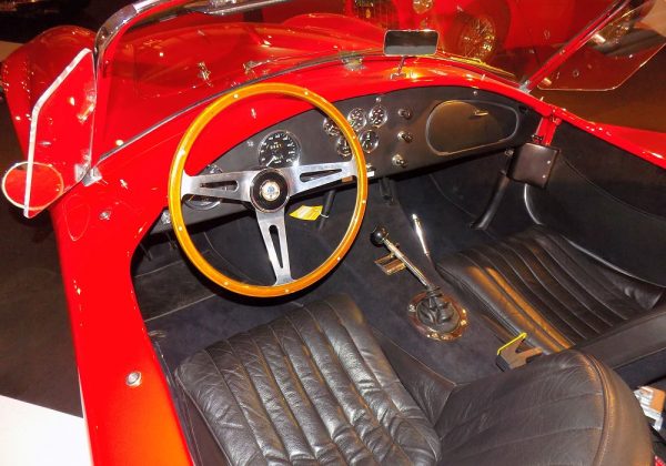 AC Cobra 427