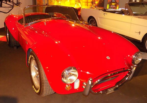 AC Cobra 427