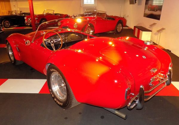 AC Cobra 427