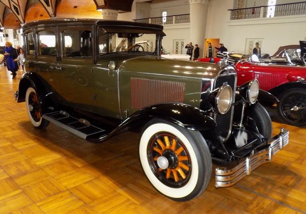 Buick 129 Sedan