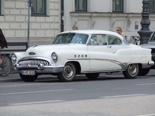 Buick Roadmaster Hardtop V8