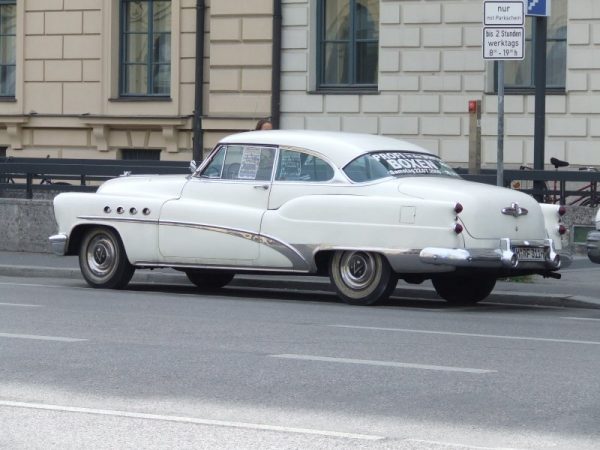 Buick Roadmaster Hardtop V8