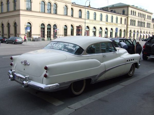 Buick Roadmaster Hardtop V8