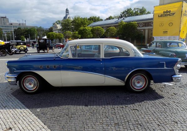 Buick Special 2-door Sedan Model 48