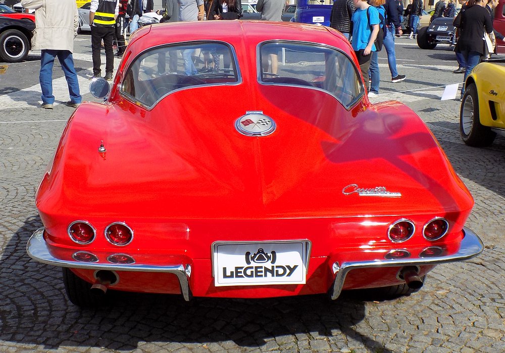 Chevrolet Corvette Sting Ray Convertible 300 HP
