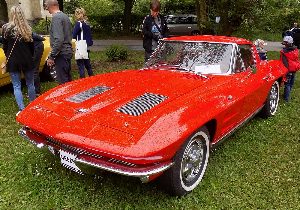 Chevrolet Corvette Sting Ray Convertible 300 HP