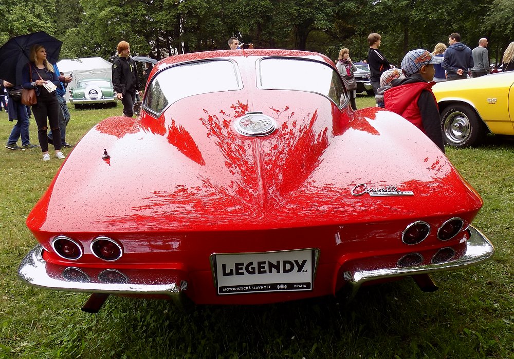 Chevrolet Corvette Sting-Ray 327 V8 300 HP