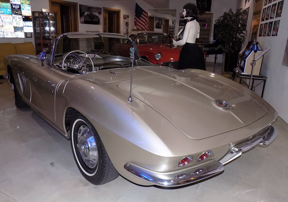 Chevrolet Corvette 327 V8 250 HP Convertible