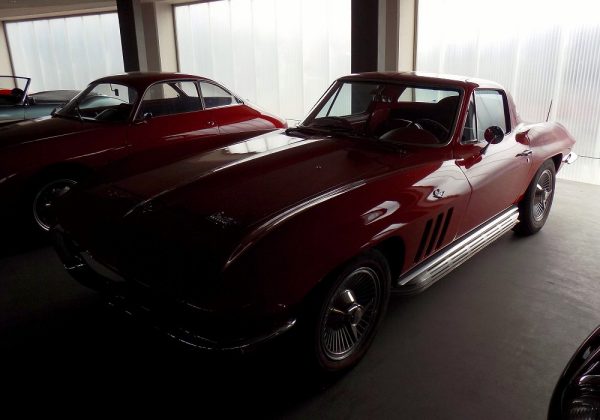 Chevrolet Corvette 427 Coupe 390 HP