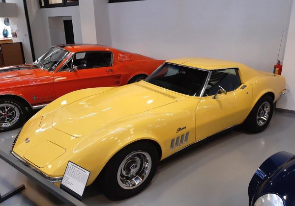 Chevrolet Corvette Sting Ray 300 HP