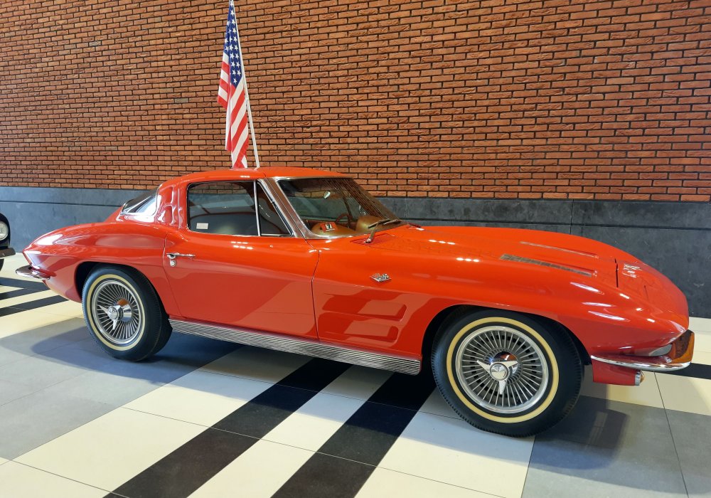 Chevrolet Corvette Sting-Ray 327 V8 250 HP Split Window