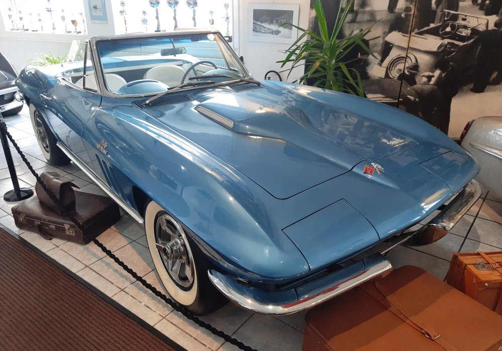 Chevrolet Corvette Sting Ray 427 Convertible 425 HP Chevrolet Corvette Sting Ray 427 Convertible 425 HP