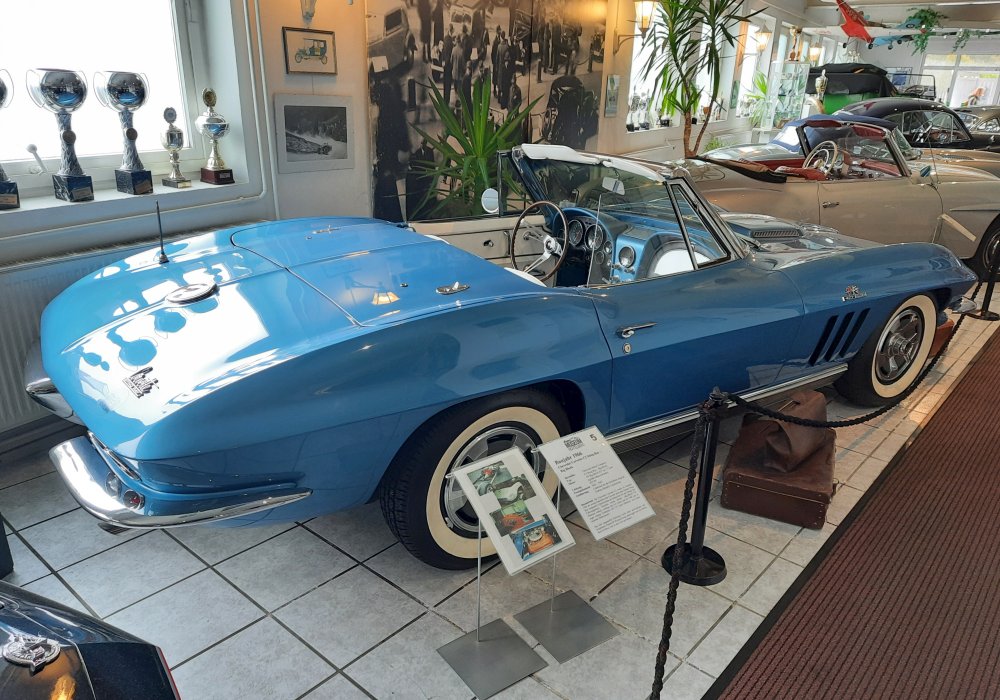 Chevrolet Corvette Sting Ray 427 Convertible 425 HP