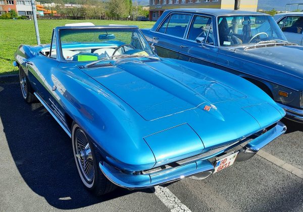 Chevrolet Corvette Sting Ray Convertible 250 HP