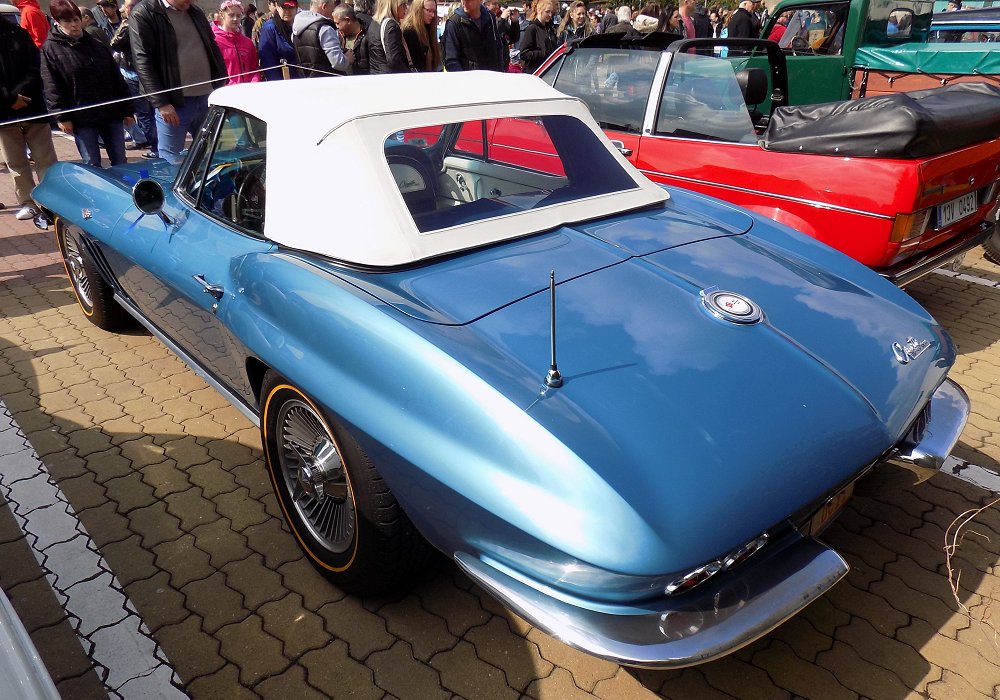 Chevrolet Corvette Sting Ray Convertible 250 HP