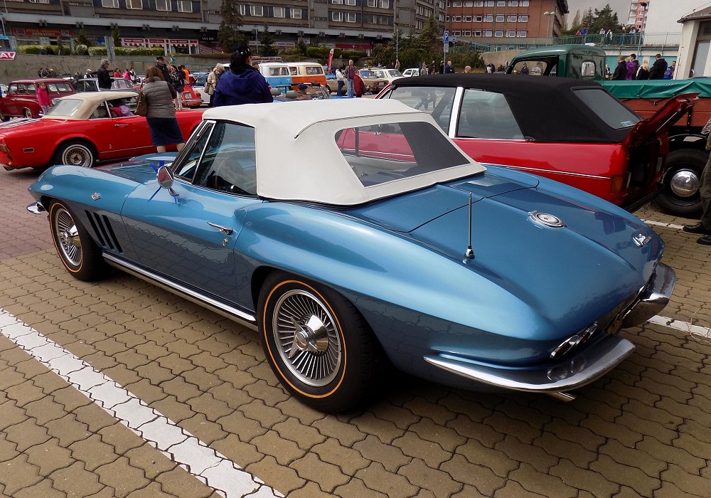 Chevrolet Corvette Sting Ray Convertible 250 HP
