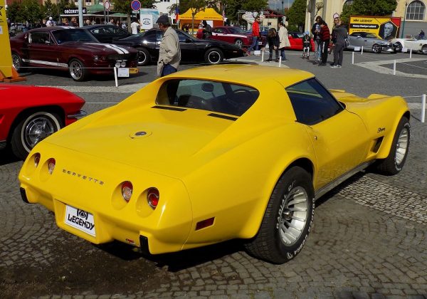Chevrolet Corvette Stingray 350