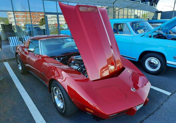 Chevrolet Corvette Stingray 350 Edelbrock