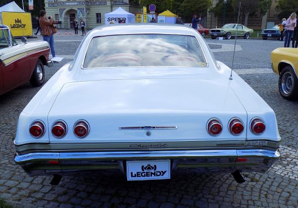 Chevrolet Impala SS Sport Coupe 327