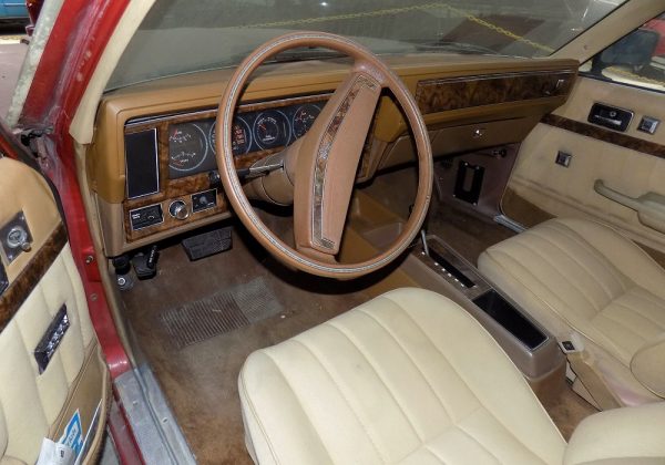 Chevrolet Nova Concours Sedan 305