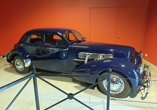 Cord 812 Supercharged Beverly Sedan