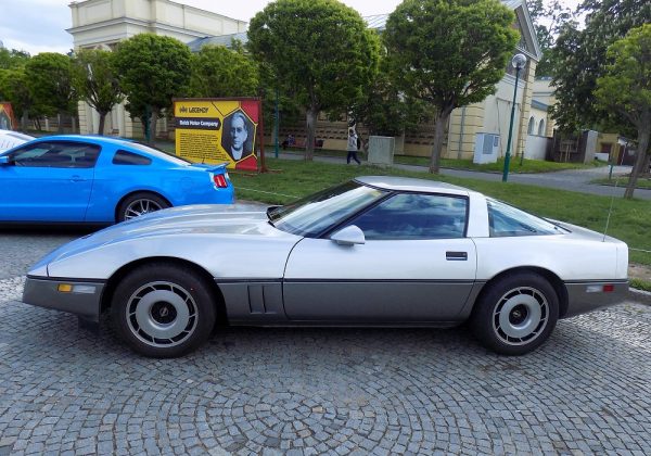 Chevrolet Corvette 230 HP