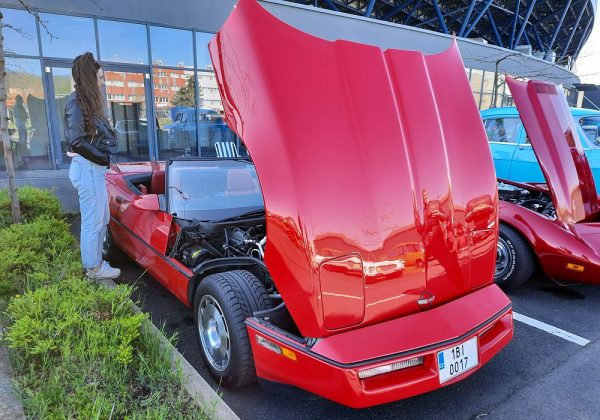 Chevrolet Corvette Convertible AT