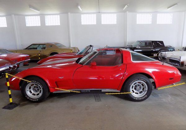Chevrolet Corvette Stingray 185 HP