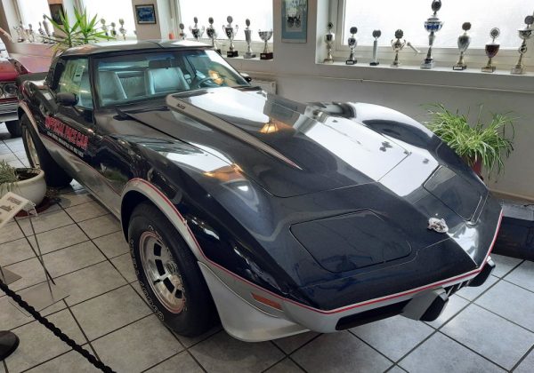 Chevrolet Corvette Stingray 220 HP