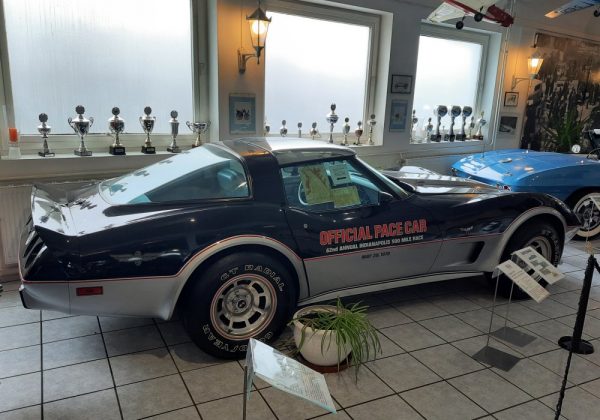 Chevrolet Corvette Stingray 220 HP