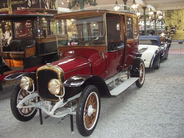 Delahaye 32 Coupé Chauffeur 2.9