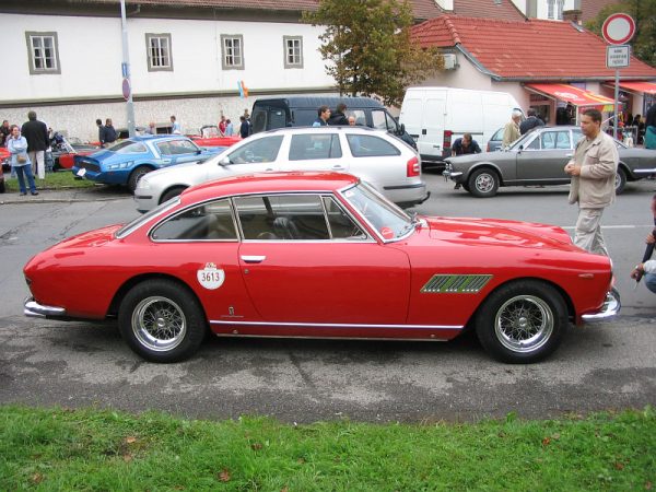 Ferrari 330 GT 2+2