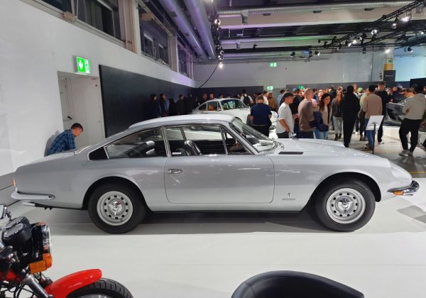 Ferrari 365 GT 2+2