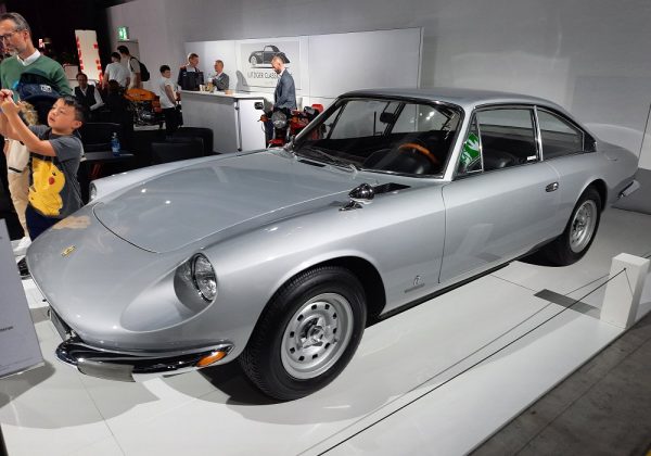 Ferrari 365 GT 2+2