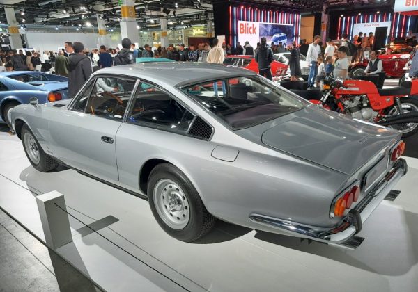 Ferrari 365 GT 2+2