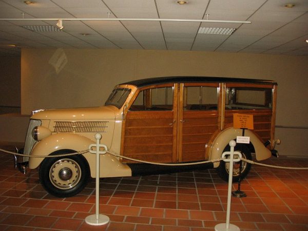 Ford 68 Break De Chasse 21 CV
