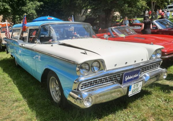 Ford Country Sedan