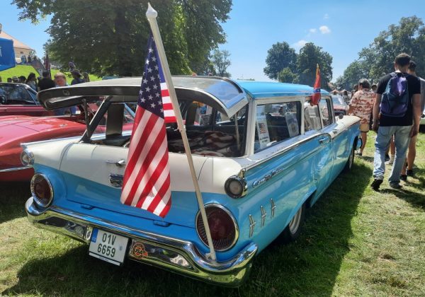 Ford Country Sedan