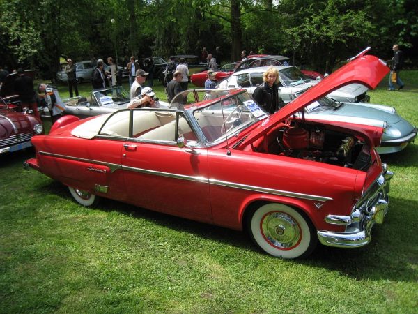 Ford Crestline Sunliner Convertible V8 130 HP