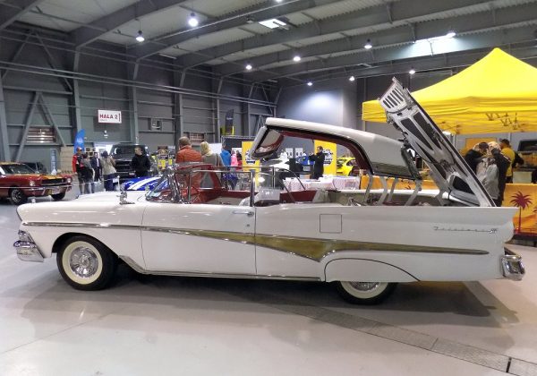 Ford Fairlane 500 Skyliner