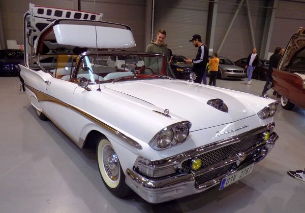 Ford Fairlane 500 Skyliner