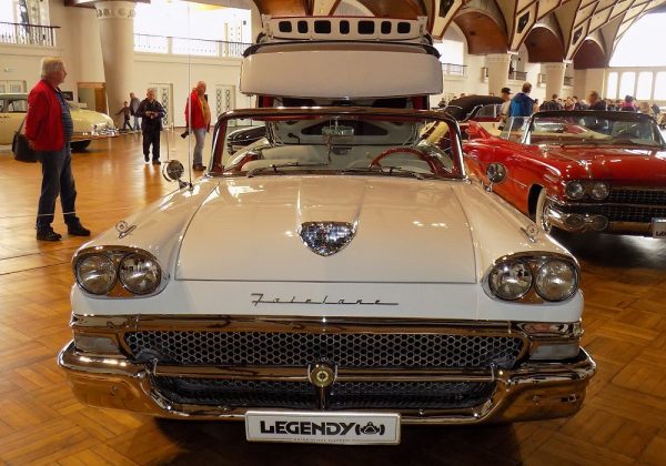 Ford Fairlane 500 Skyliner