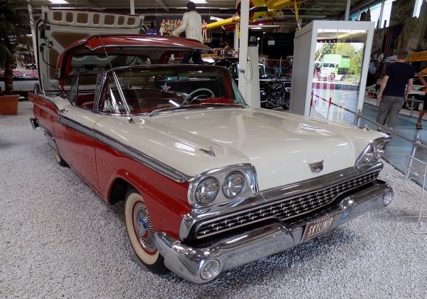Ford Fairlane 500 Skyliner 200 HP