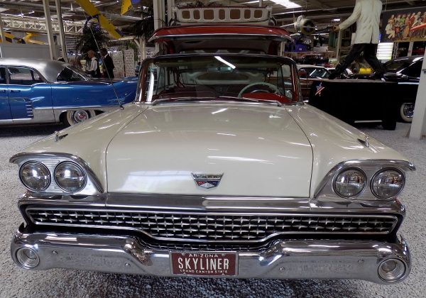 Ford Fairlane 500 Skyliner 200 HP