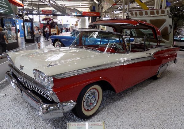 Ford Fairlane 500 Skyliner 200 HP