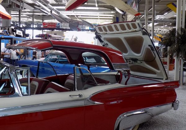 Ford Fairlane 500 Skyliner 200 HP
