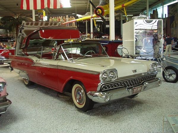 Ford Fairlane 500 Skyliner 200 HP