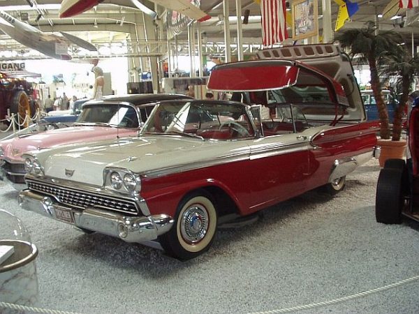 Ford Fairlane 500 Skyliner 200 HP